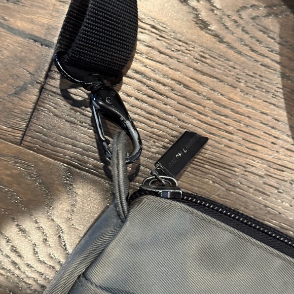 🔥VINTAGE 90’s Polo Sport Cross Body bag. good condition!🔥 - Picture 3 of 7